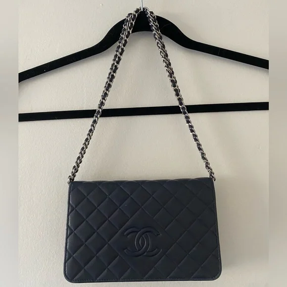 CHANEL Diamond CC Wallet on Chain - Picture 4 of 9